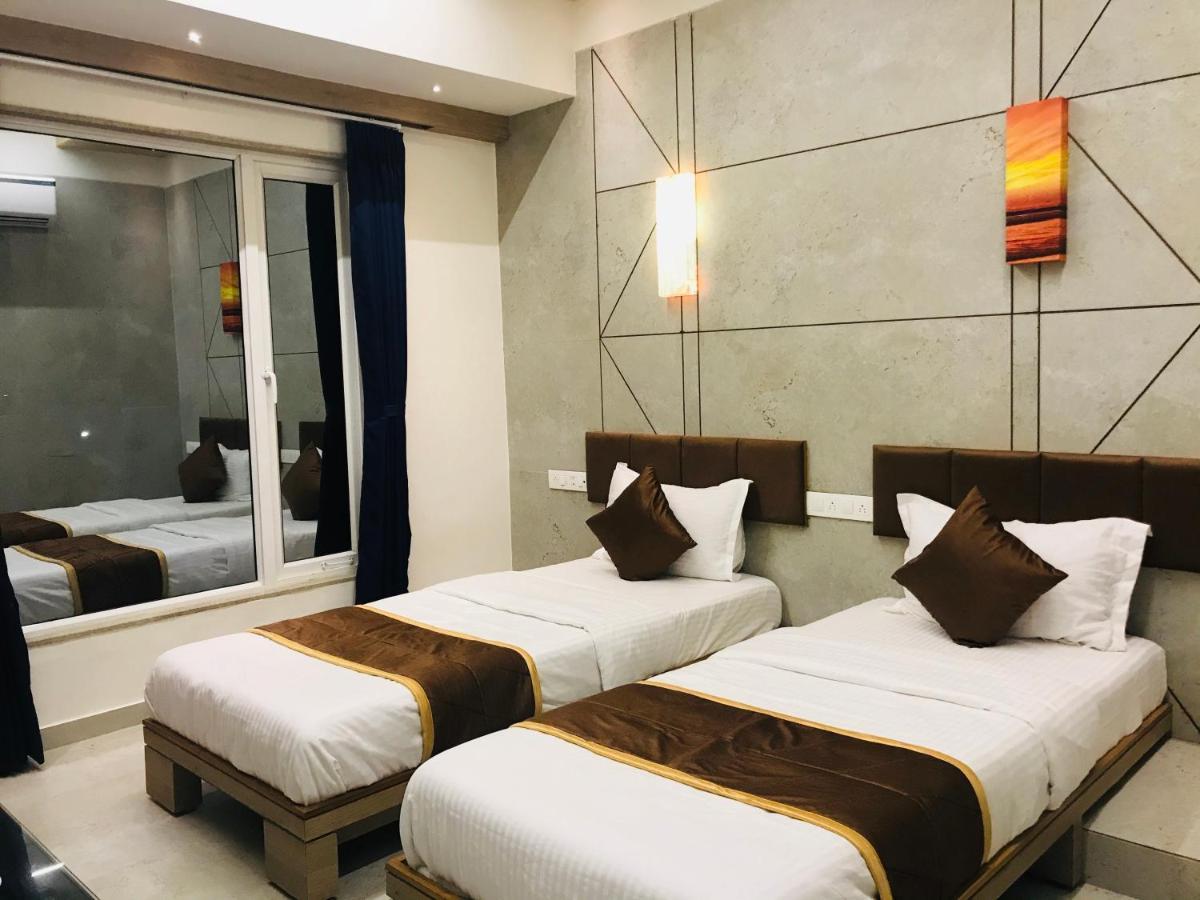 Hotel Blue Berry Gandhinagar Exterior photo